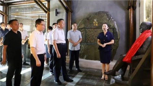 湖南省政協(xié)主席、黨組書(shū)記毛萬(wàn)春一行來(lái)集團(tuán)白沙溪茶廠考察調(diào)研