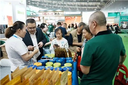 我與中部農(nóng)博會(huì)的24年 | 集團(tuán)公司副董事長(zhǎng)吳浩人：連續(xù)24年參加，進(jìn)行品牌展示與新品推廣